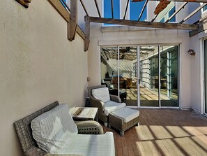 Terrace/patio - Spacious condo w. private hot tub + just steps from the beach! (Tybee Island)