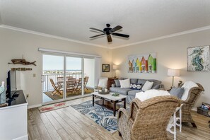 TV - Gorgeous Sunset views 2 BDRM  2 BTHRM condo in the heart of Pensacola Beach (Pensacola Beach)