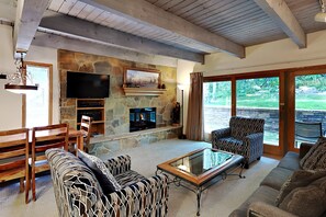 TV, fireplace, DVD player, ping pong - 🌲Timberline A2H Deluxe 2-Bedroom ~Hot Tub~Pool~WiFi~Ski-in/out~Local Shuttle🌲 (Snowmass Village)