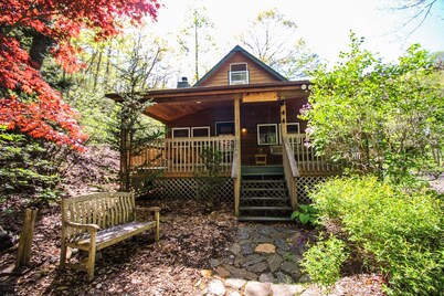 MEMORIAL DAY AVAIL Roaring Creek -3BR/2BA Creekfront Near Boone w/Hot Tub