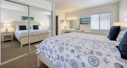 324D: Well-appointed Two Story Home + Ample Deck + WIFI + New Carpet - 324 Desca