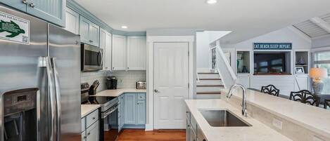 冰箱、微波炉、烤箱、洗碗机