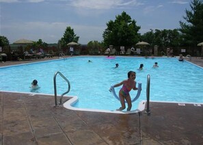 Pool - Super Cozy and Clean 2BD/2BA Condo! Minutes to Downtown Branson and Shopping! (Branson)