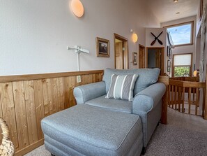Interior - Out Of The Blue: Soundfront, spectacular sunsets, private boat dock. (Ocracoke)