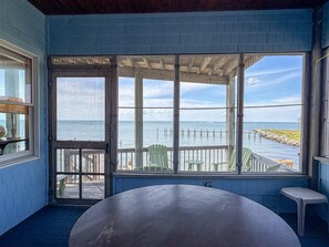 Interior - Out Of The Blue: Soundfront, spectacular sunsets, private boat dock. (Ocracoke)