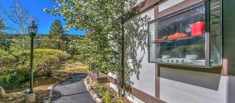 Warm & Cozy Squaw Valley Condo close to Ski Resort