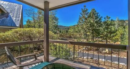 Warm & Cozy Squaw Valley Condo close to Ski Resort