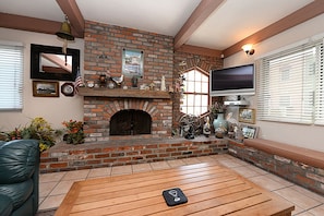 TV, fireplace