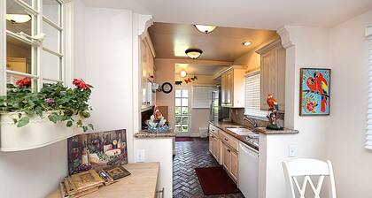 309CE: Incredible Island Vacation Home, Min Away from Downtown, BBQ, Porch - 309