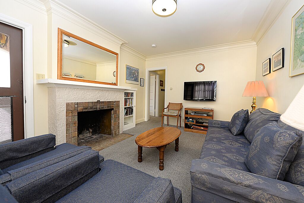 316ca Lower: Well Cared Home, Lower Half Of Duplex, 2.5 Blocks From Downtown, Wi - Avalon, CA