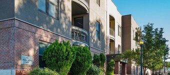 Downtown Luxury Condo - 1 Block to Main Street and Train