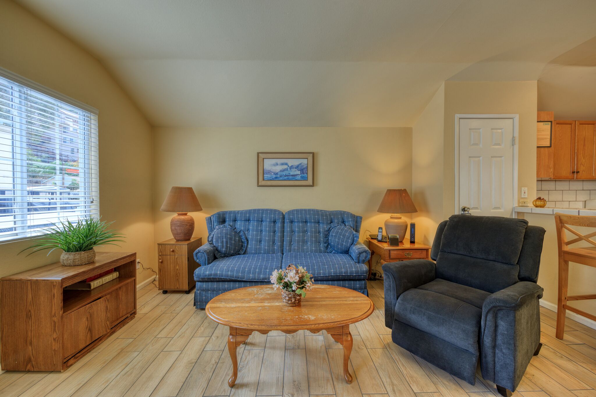 317CE: Cozy 1 Bdrm Cottage. Â Minutes from the Beach, Restaurants and Shops! - 3