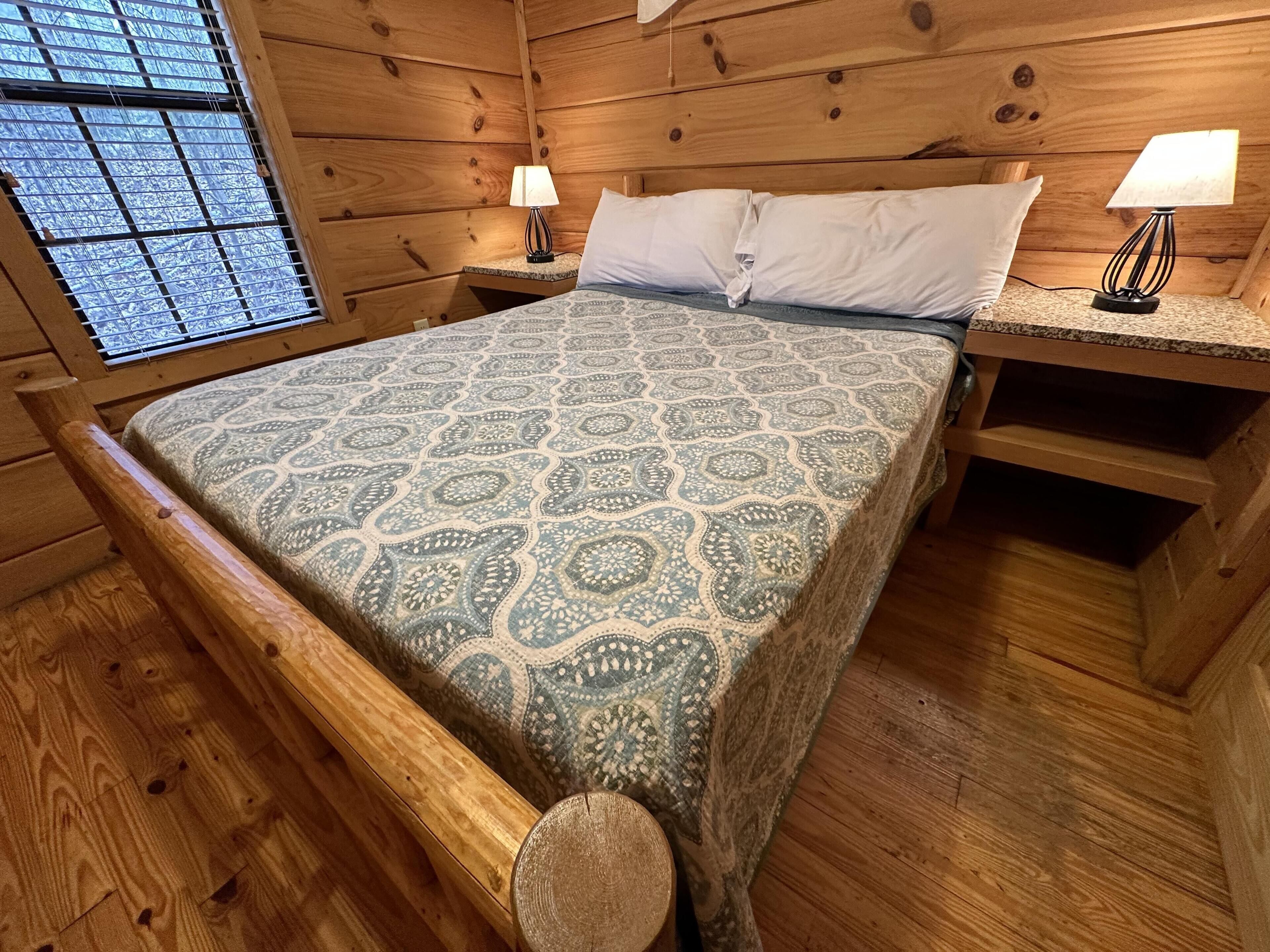 Alone at Last! Hiking ,Hot Tub, Gril, View, Private, Free WiFi, Pet Friendly