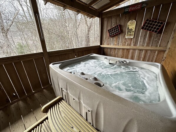 Outdoor spa tub - Alone at last! Hiking, hot tub, grill, view, private. (Asheville)