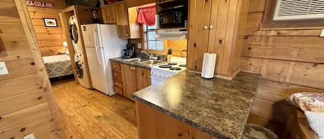 雪櫃、微波爐、焗爐、爐具