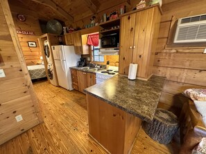 Fridge, microwave, oven, stovetop - Alone at last! Hiking, hot tub, grill, view, private. (Asheville)