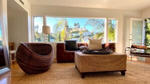 Living area - 3 BEDROOM Penthouse VILLA - VIEWS POOL and OUTDOOR LOUNGE (Los Angeles)