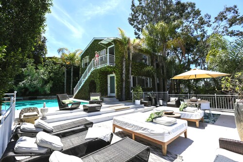 3 BEDROOM Penthouse VILLA - VIEWS POOL and OUTDOOR LOUNGE