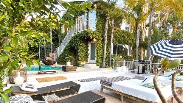 Terrace/patio - 3 BEDROOM Penthouse VILLA - VIEWS POOL and OUTDOOR LOUNGE (Los Angeles)