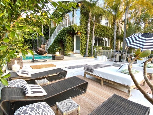 3 BEDROOM Penthouse VILLA - VIEWS POOL and OUTDOOR LOUNGE