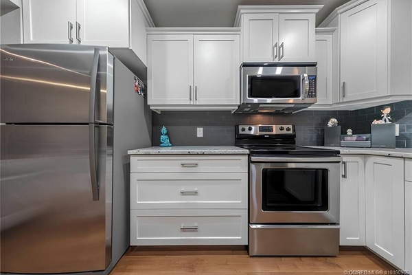 Frigorífic, microones, forn i placa de cuina