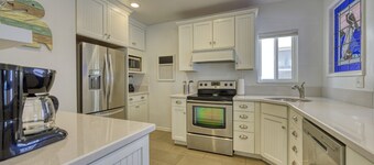 351D: Beautiful Restored Home, 2.5 Blocks from Downtown