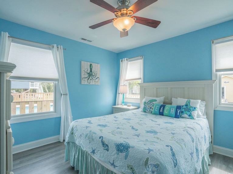 Pipe Dream: Condo With Pool Access. Centrally Located. King Bed - Ocracoke, NC