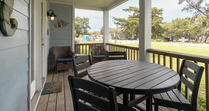 Pipe Dream: Condo with pool access. Centrally located.