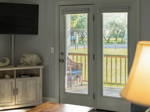 Pipe Dream: Condo uima-altaalla. Keskeinen sijainti.