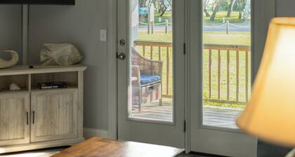 Pipe Dream: Condo uima-altaalla. Keskeinen sijainti.