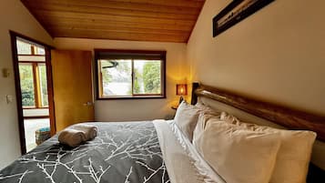 1 bedroom, WiFi (free), bed sheets
