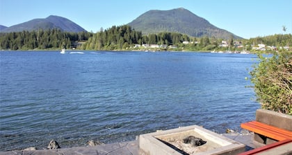 Private Oceanfront Cabin and Hot Tub! - GWW