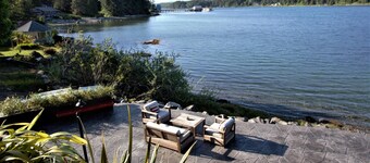 Private Oceanfront Cabin and Hot Tub! - GWW