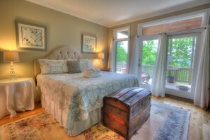 7 bedrooms, iron/ironing board, WiFi, bed sheets