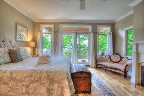 7 عدّة غرف نوم ومكواة/لوح كي وواي فاي وملاءات أسرّة