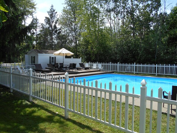 Pool - Antebellum Home up North - Enjoy this beautiful home! (Ft. Erie)