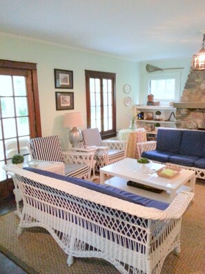 Interior - Antebellum Home up North - Enjoy this beautiful home! (Ft. Erie)