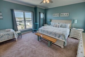 7 bedrooms, Internet, bed sheets - Pointe O'View | Oceanfront | Private Pool, Hot Tub (Virginia Beach)