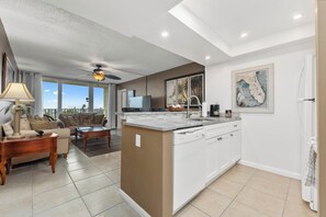 Kühlschrank, Mikrowelle, Ofen, Geschirrspüler