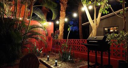 Great Location! Walk to beach and restaurants! - Suite E