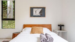 1 bedroom, iron/ironing board, WiFi, bed sheets - Contemporary suite in Santa Monica with private entrance (Santa Monica)