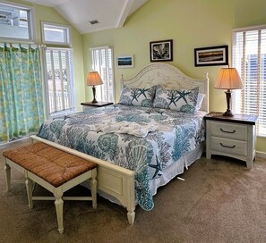 4 bedrooms, travel crib, internet, bed sheets