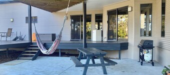 Retreat 101 your stay for beach & wineries WIFI available