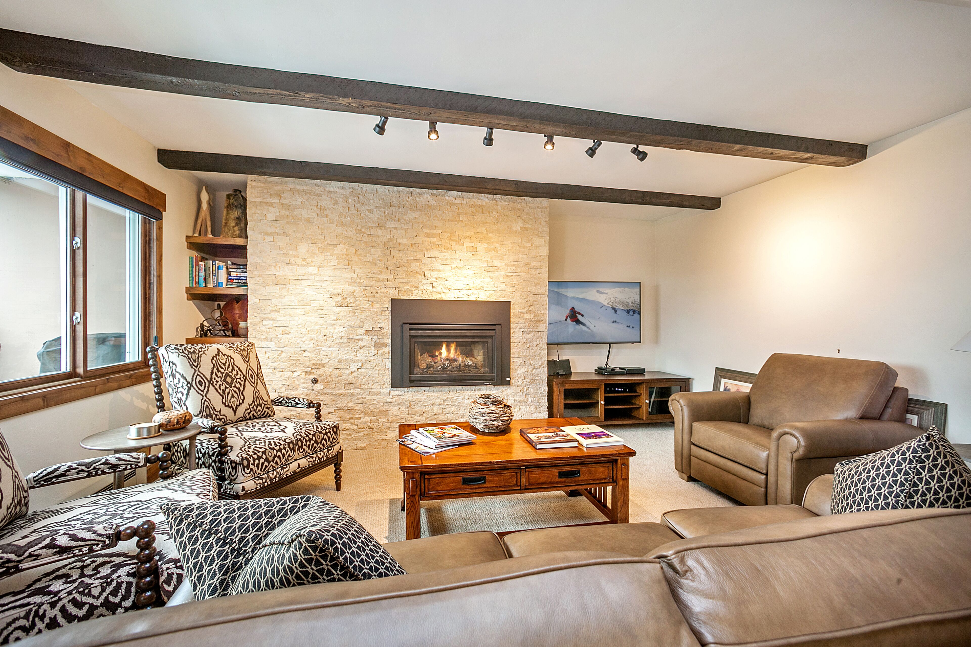 2 Bed / 2 Bath With Amazing Views Steps From Gondola