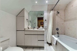 Dusche, Haartrockner, Shampoo