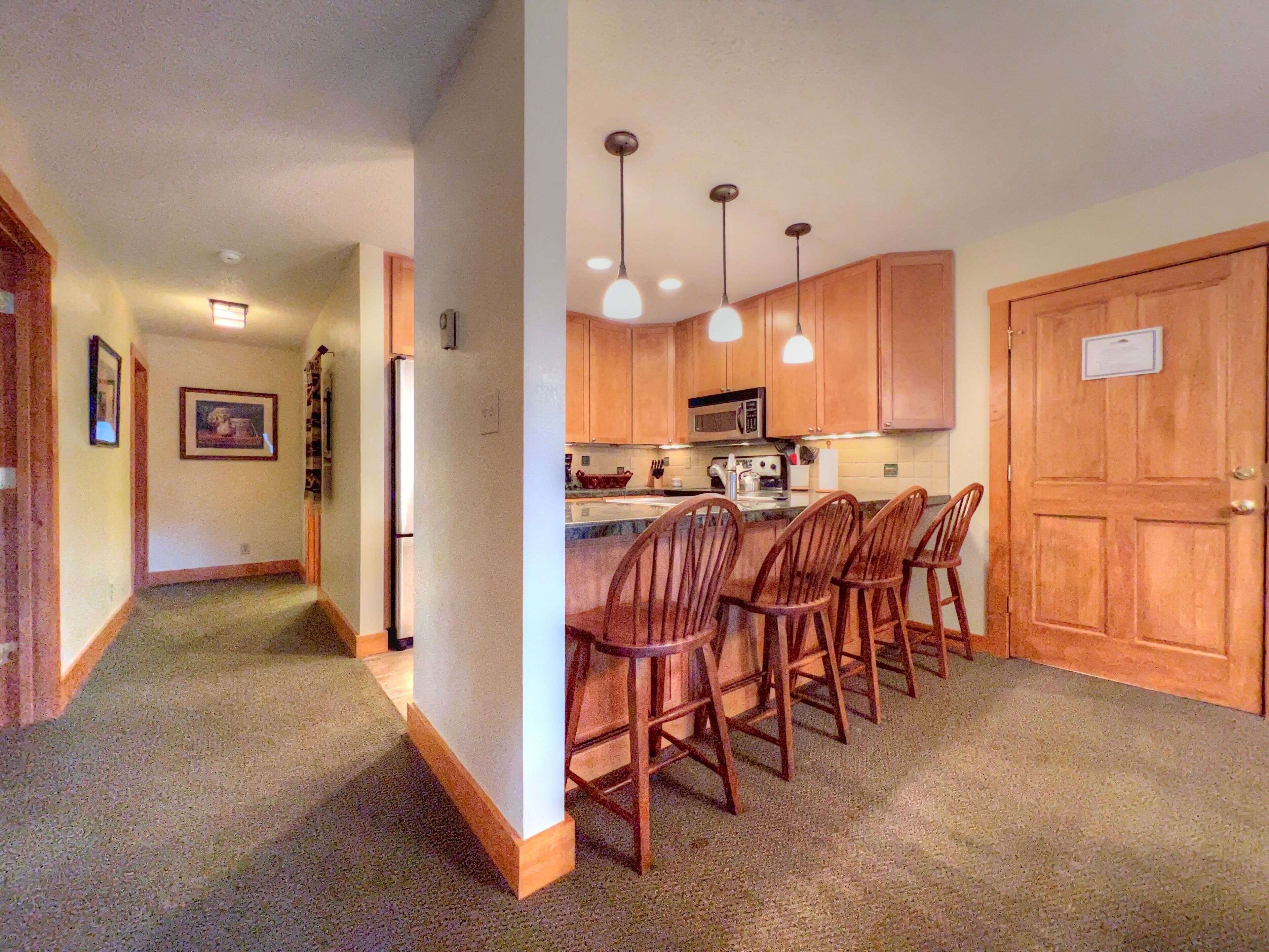 Close Walk to Slopes, Great views, Hot Tub