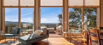 Luxe, Spacious, Stunning Views + Large Guest House