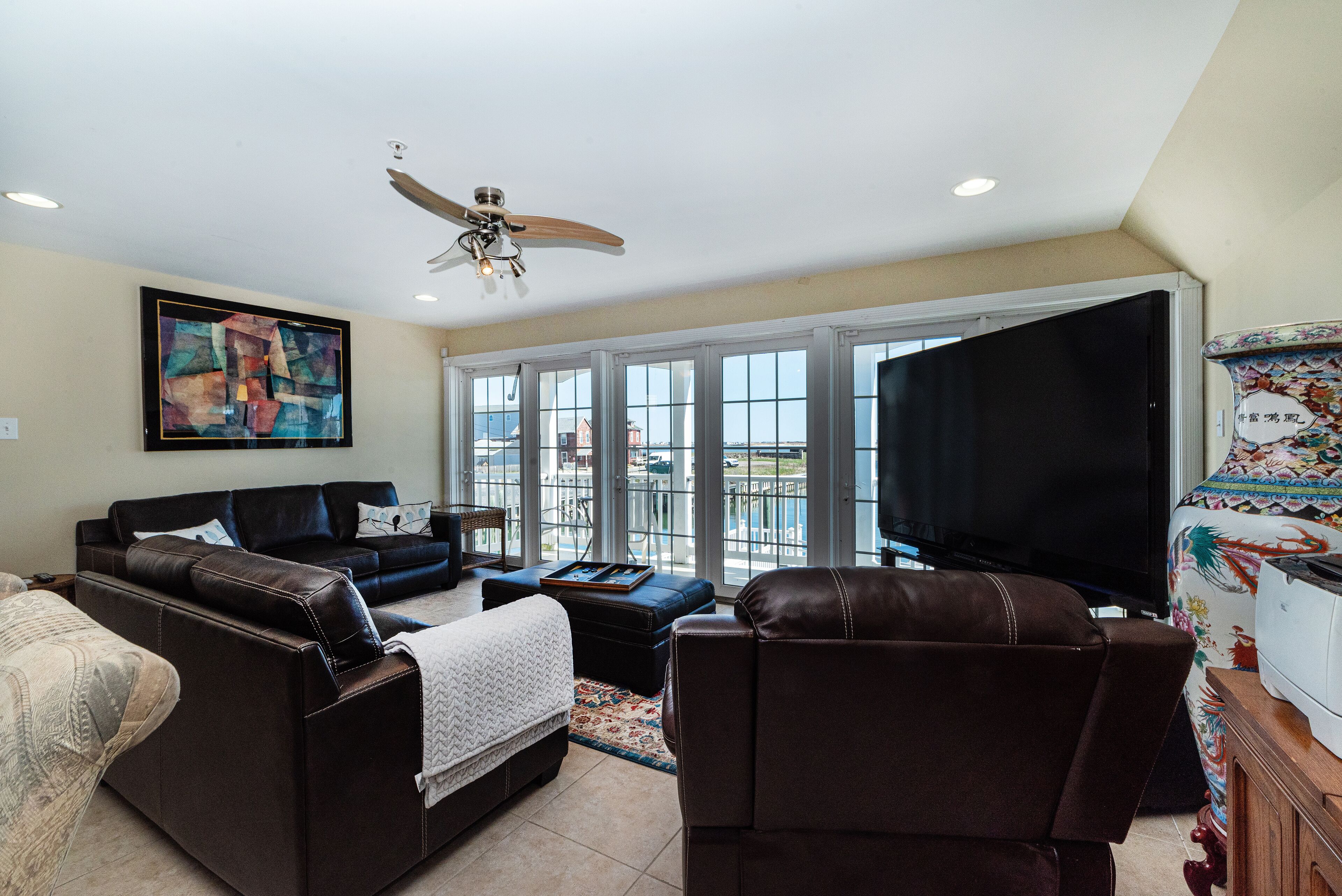 Amazing Waterfront Home 4 Bedrooms & 4 Bathrooms