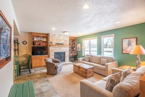 TV, fireplace - Ski-in/Walk-out condo, free wifi, underground parking. (Copper Mountain)