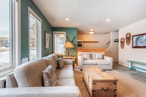 TV, fireplace - Ski-in/Walk-out condo, free wifi, underground parking. (Copper Mountain)